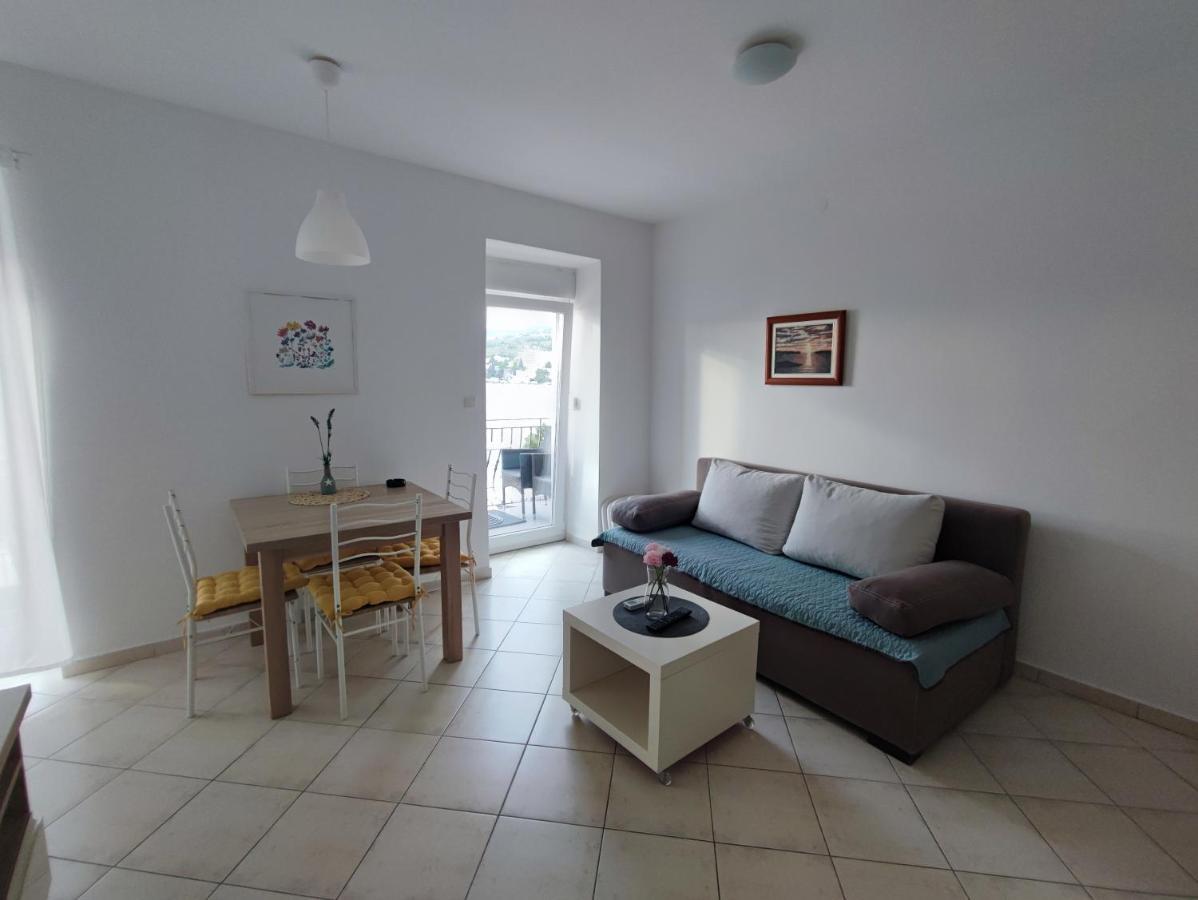 Apartmani Plaza Selce Zimmer foto